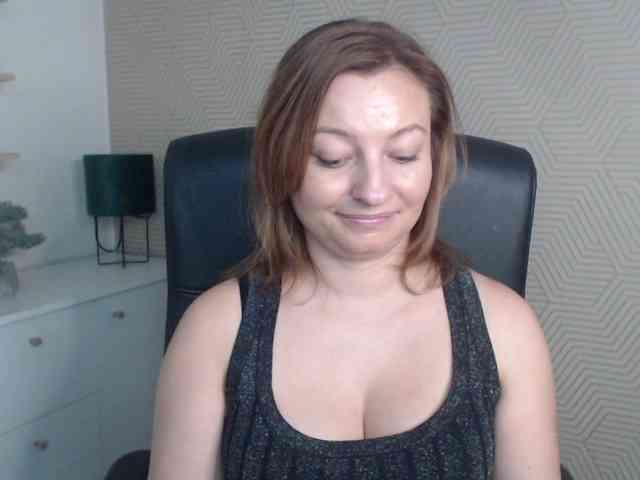 angelaLove13 webcam