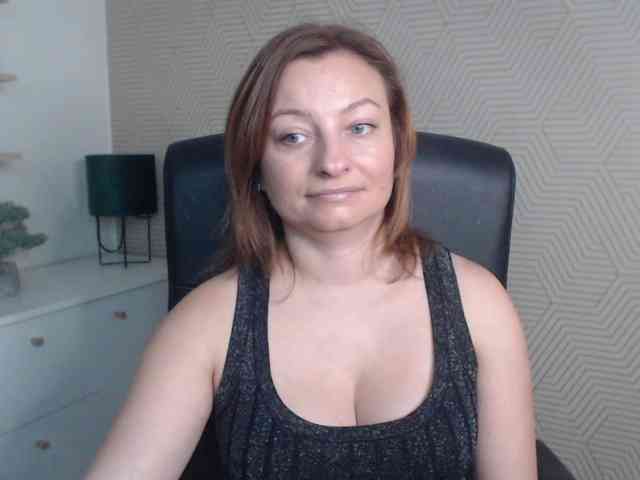 angelaLove13 webcam