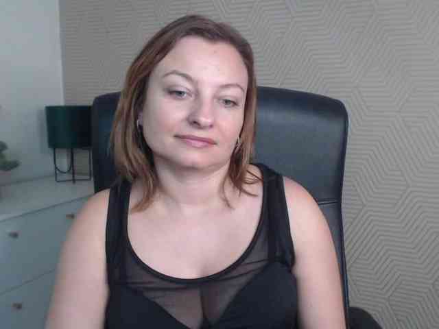 angelaLove13 webcam