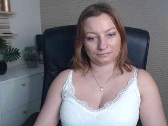 angelaLove13 webcam
