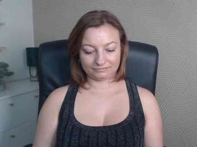 angelaLove13 webcam