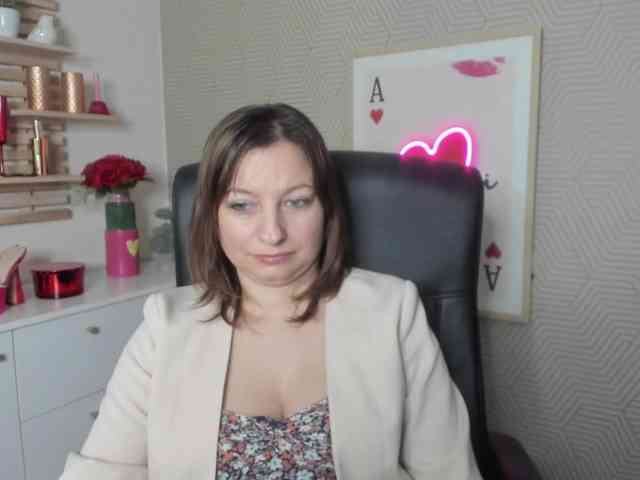 angelaLove13 webcam