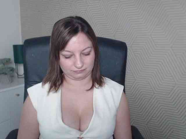 angelaLove13 webcam