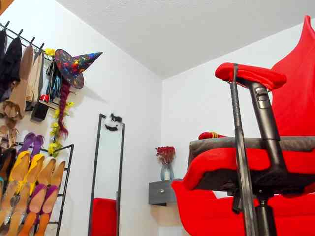 Candyconrad1mmmm webcam