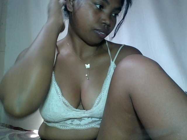 Miarizou's BongaCams show and profile