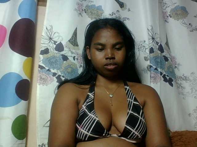 le modèle Miarizou est en webcam porno dans un show sur le site bongacams, il possède les tags suivants: Ebony,Brunette,Hairy