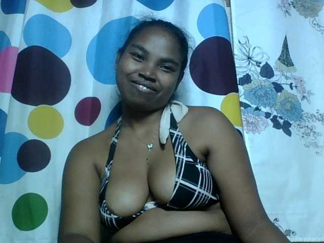 le modèle Miarizou est en webcam porno dans un show sur le site bongacams, il possède les tags suivants: Ebony,Brunette,Hairy