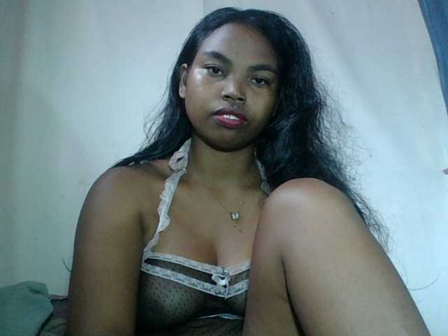 Miarizou's BongaCams show and profile