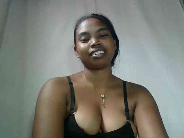 Miarizou Live Webcam on BongaCams