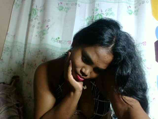 Miarizou Live Webcam on BongaCams