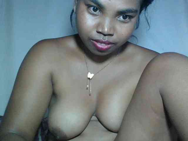 Miarizou Live Webcam on BongaCams