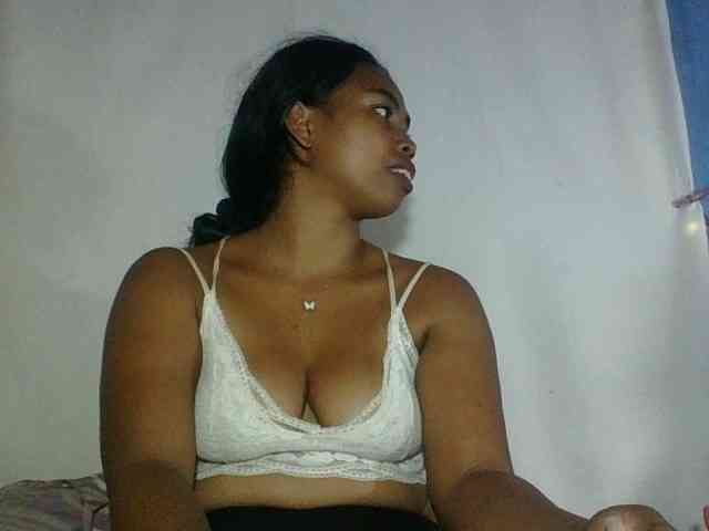 Miarizou Live Webcam on BongaCams