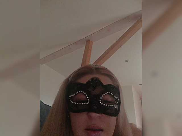 CallmeWild7's BongaCams show and profile