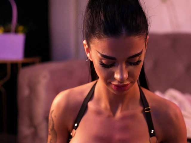 ArinaRhodes's BongaCams show and profile