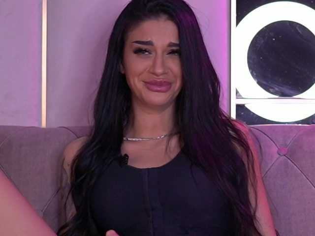 ArinaRhodes's BongaCams show and profile