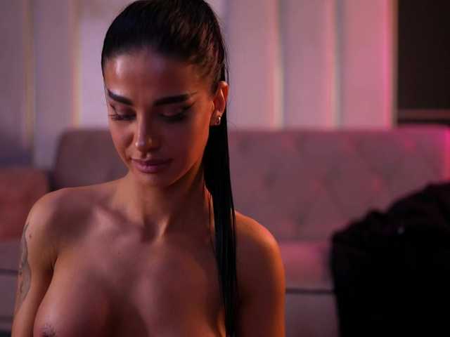 ArinaRhodes's BongaCams show and profile