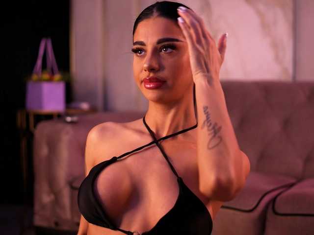 ArinaRhodes's BongaCams show and profile