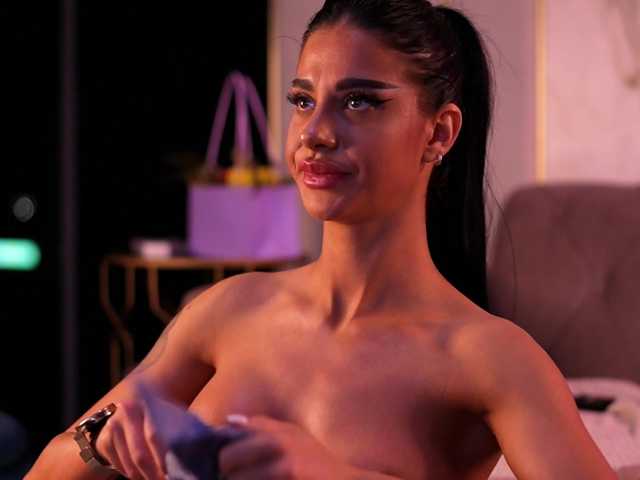 ArinaRhodes's BongaCams show and profile