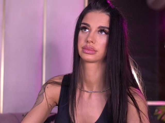 ArinaRhodes's BongaCams show and profile