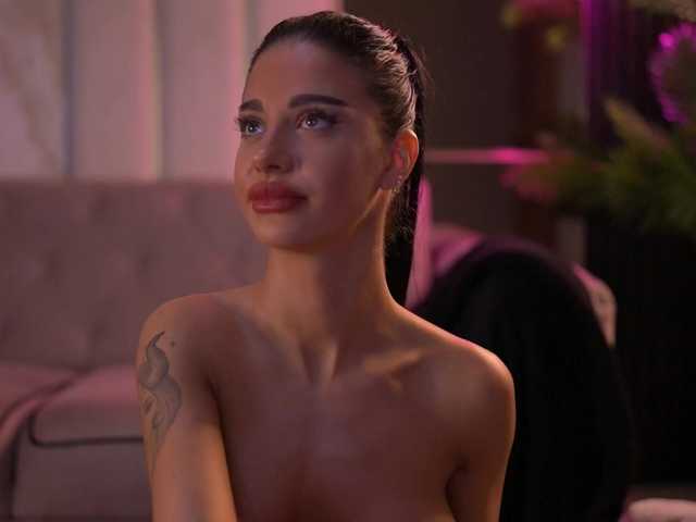 ArinaRhodes's BongaCams show and profile