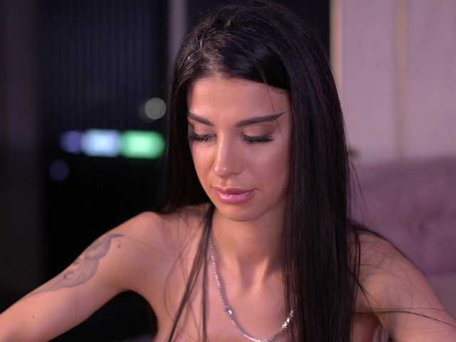 ArinaRhodes's BongaCams show and profile