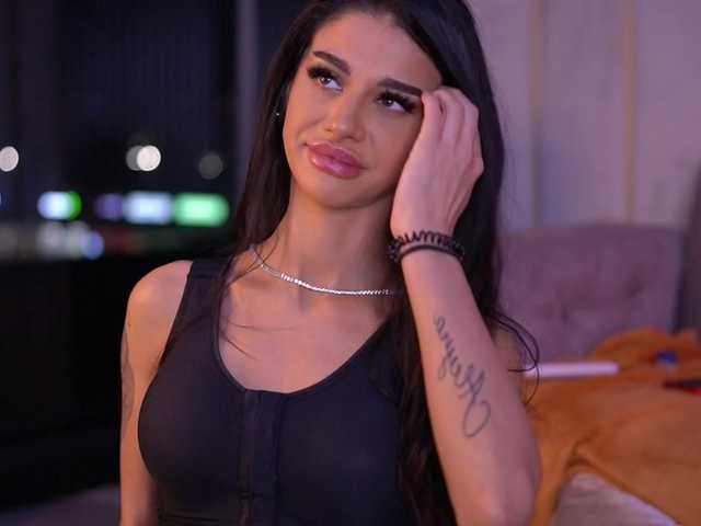 ArinaRhodes's BongaCams show and profile