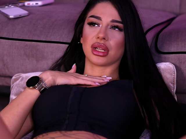 ArinaRhodes's BongaCams show and profile