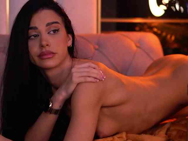 ArinaRhodes bongacams