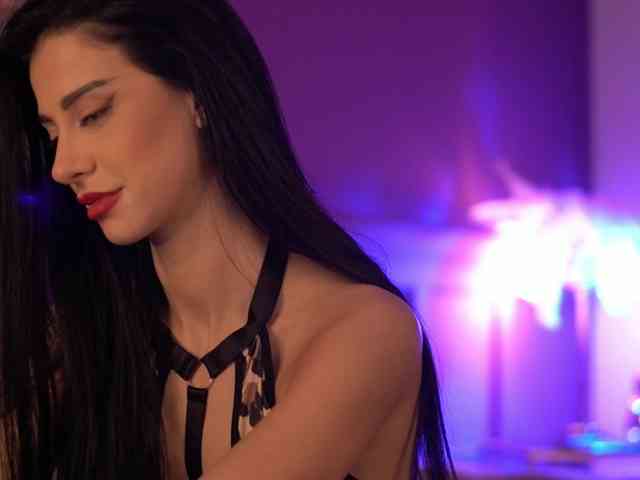ArinaRhodes webcam