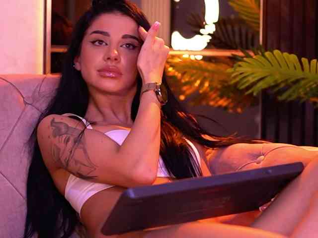 ArinaRhodes webcam