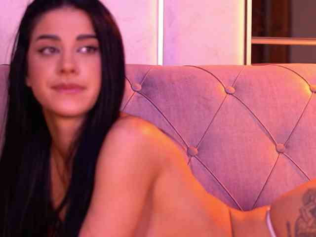 ArinaRhodes webcam