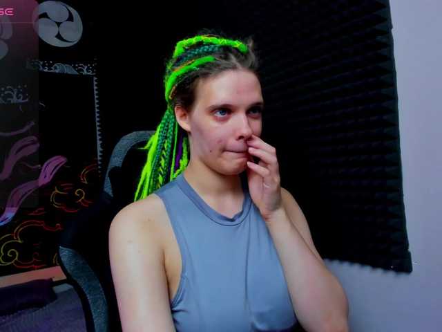 KIKIKrash webcam bongacams model stream image