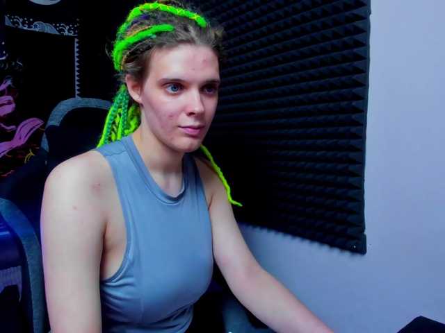 KIKIKrash webcam bongacams model stream image
