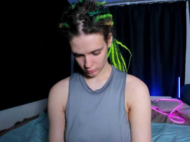 KIKIKrash webcam bongacams model stream image