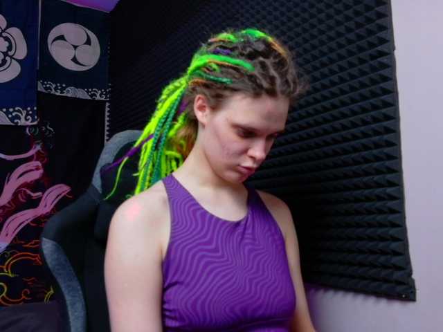 KIKIKrash webcam bongacams model stream image