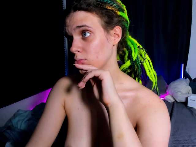 KIKIKrash webcam bongacams model stream image