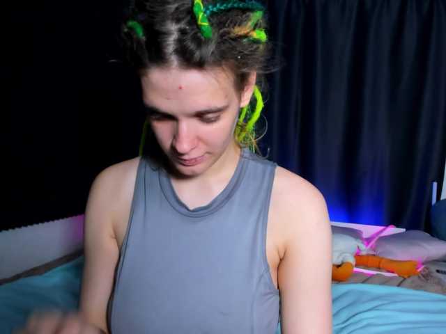 KIKIKrash webcam bongacams model stream image