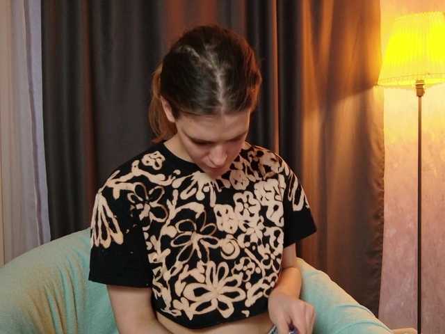 KIKIKrash webcam bongacams model stream image