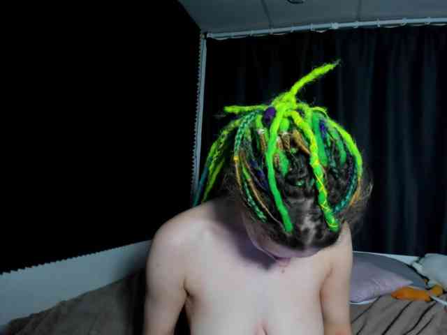 KIKIKrash webcam