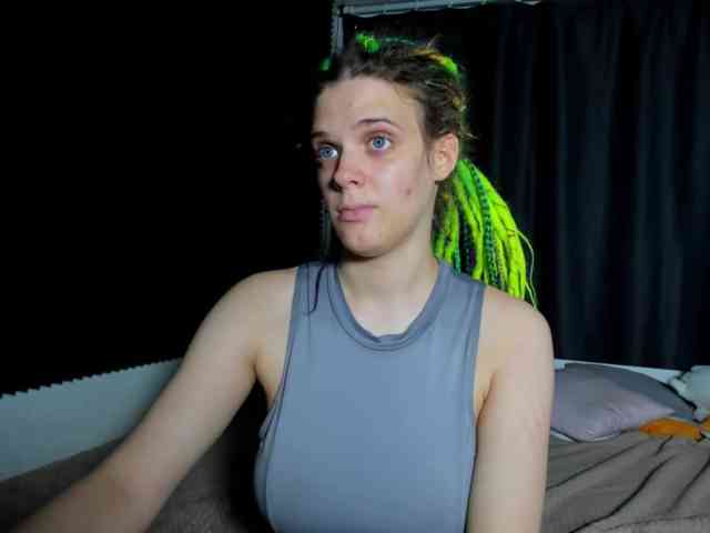 KIKIKrash webcam