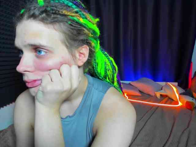KIKIKrash webcam
