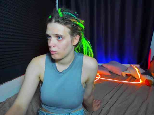 KIKIKrash webcam