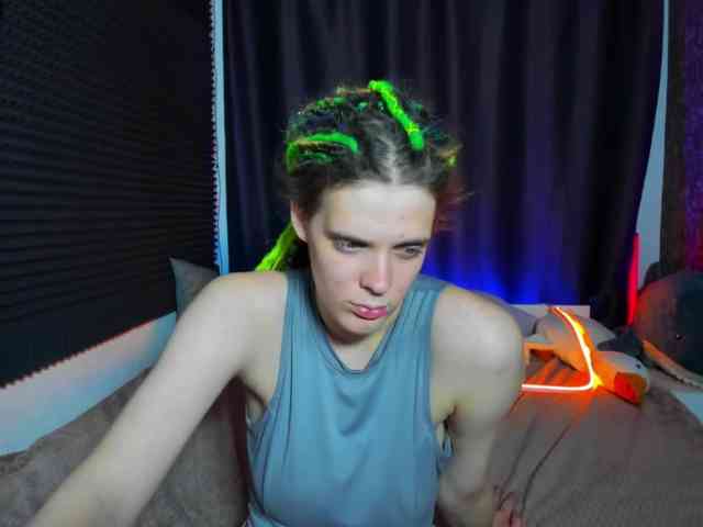 KIKIKrash webcam