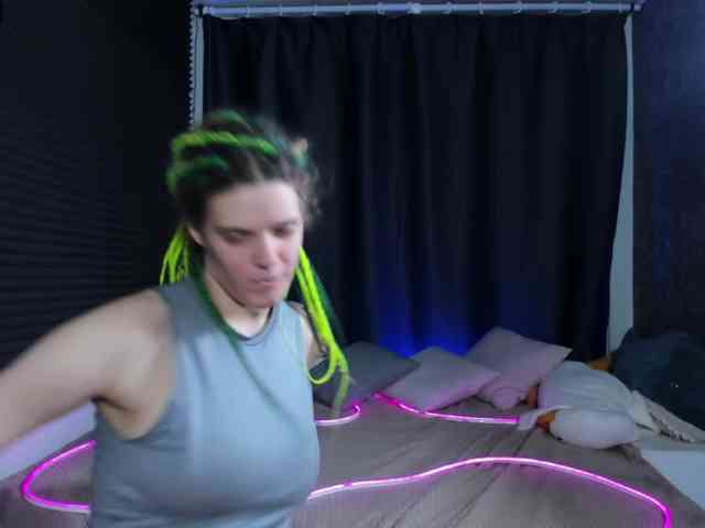 KIKIKrash webcam
