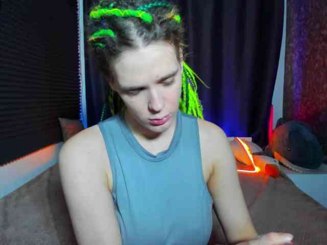 KIKIKrash webcam