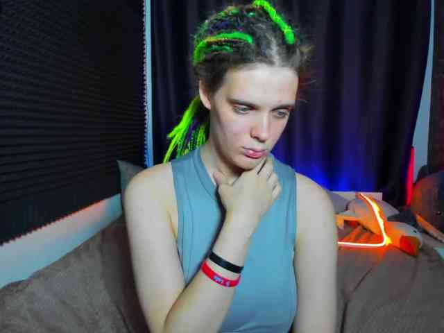 KIKIKrash webcam