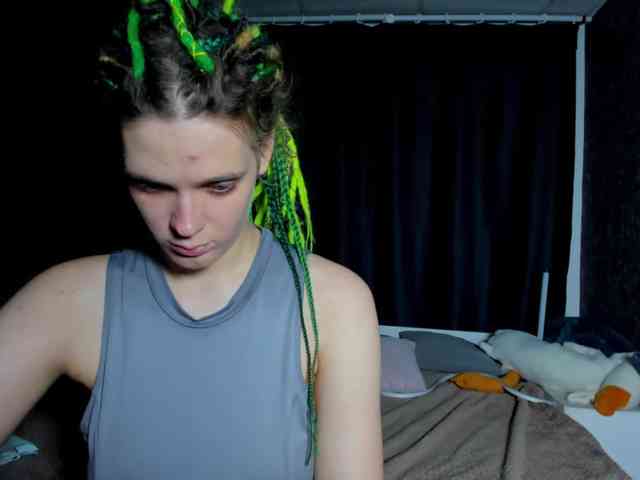 KIKIKrash webcam