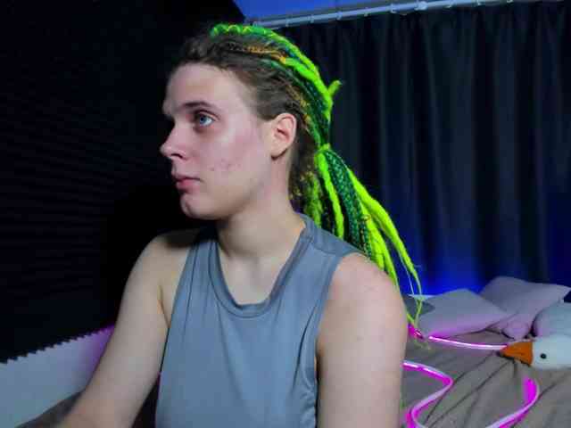 KIKIKrash webcam