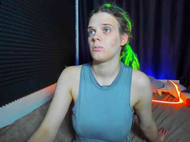 KIKIKrash webcam