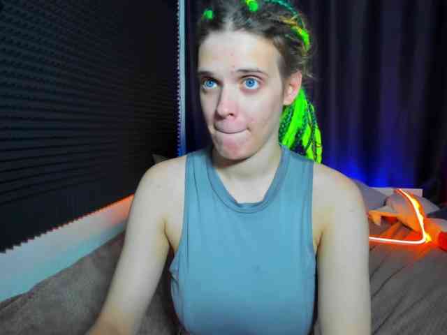 KIKIKrash webcam